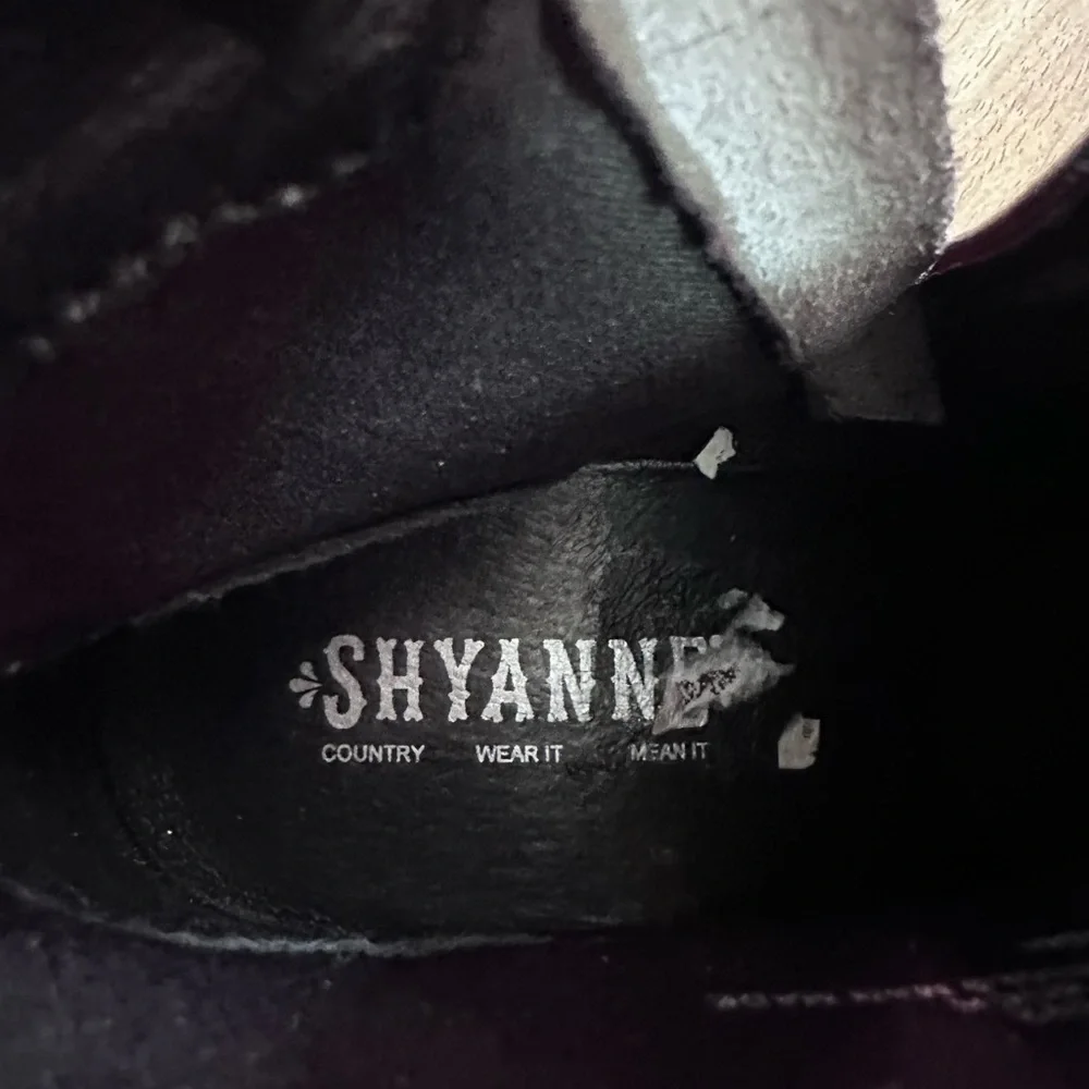 Shyanne
SHAYANNE WHITE LEATHER, FAUX SNAKESKIN DESIGN, WESTERN COWBOY size 8 - Picture 3 of 13